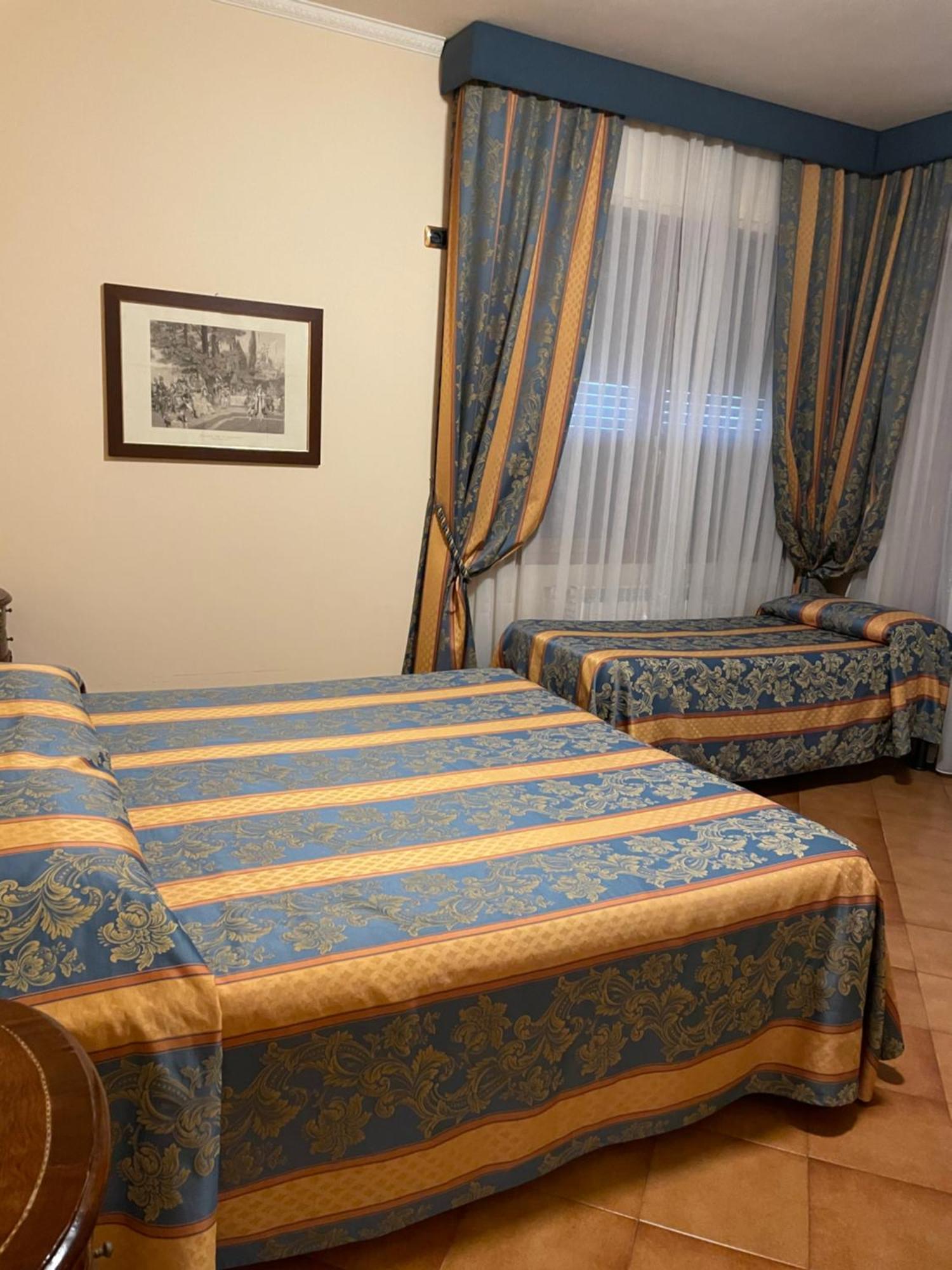 Hotel Mondial Рапалло Номер фото