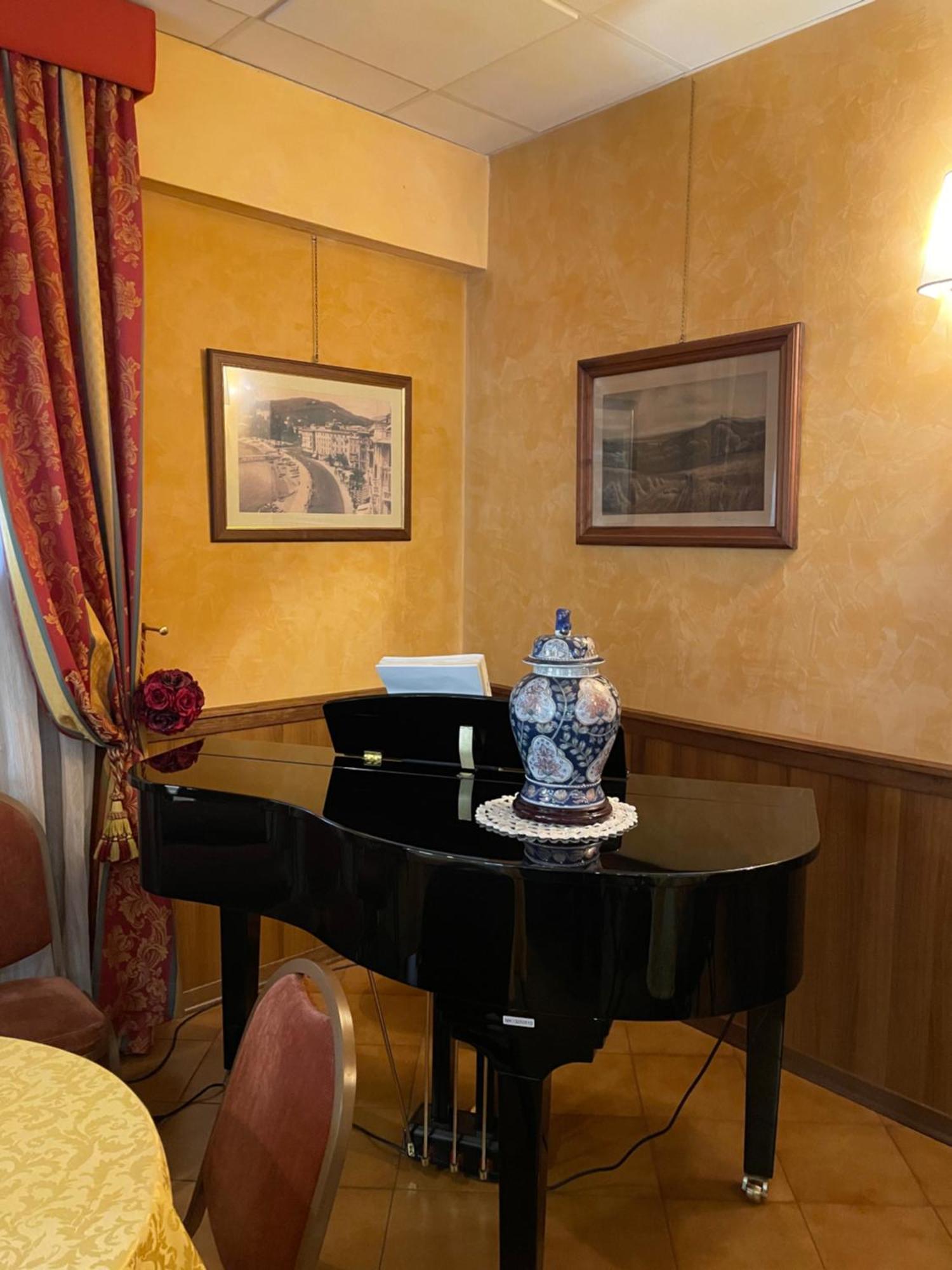 Hotel Mondial Рапалло Экстерьер фото
